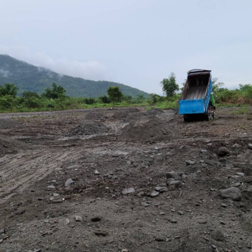 南投怪手填土, 南投挖土機填土